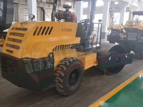 壓實狹窄工況，就用路通4噸壓路機